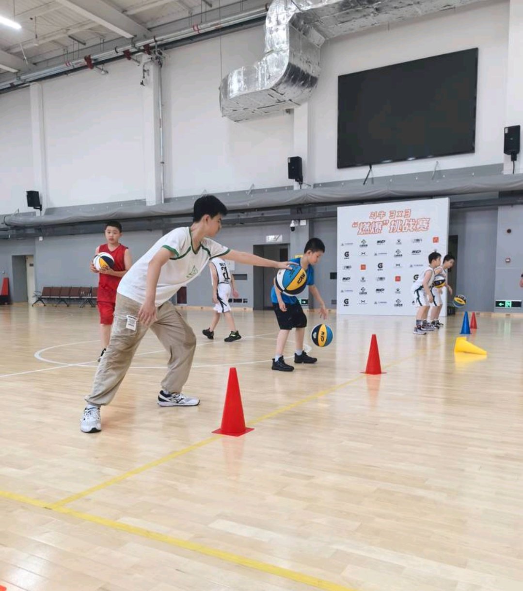青少年篮球训练营如何强化团队配合?